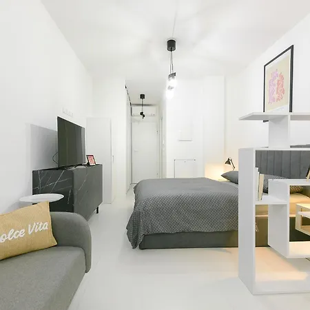 Queen Mary Rose For Medium Rent Apartamento
